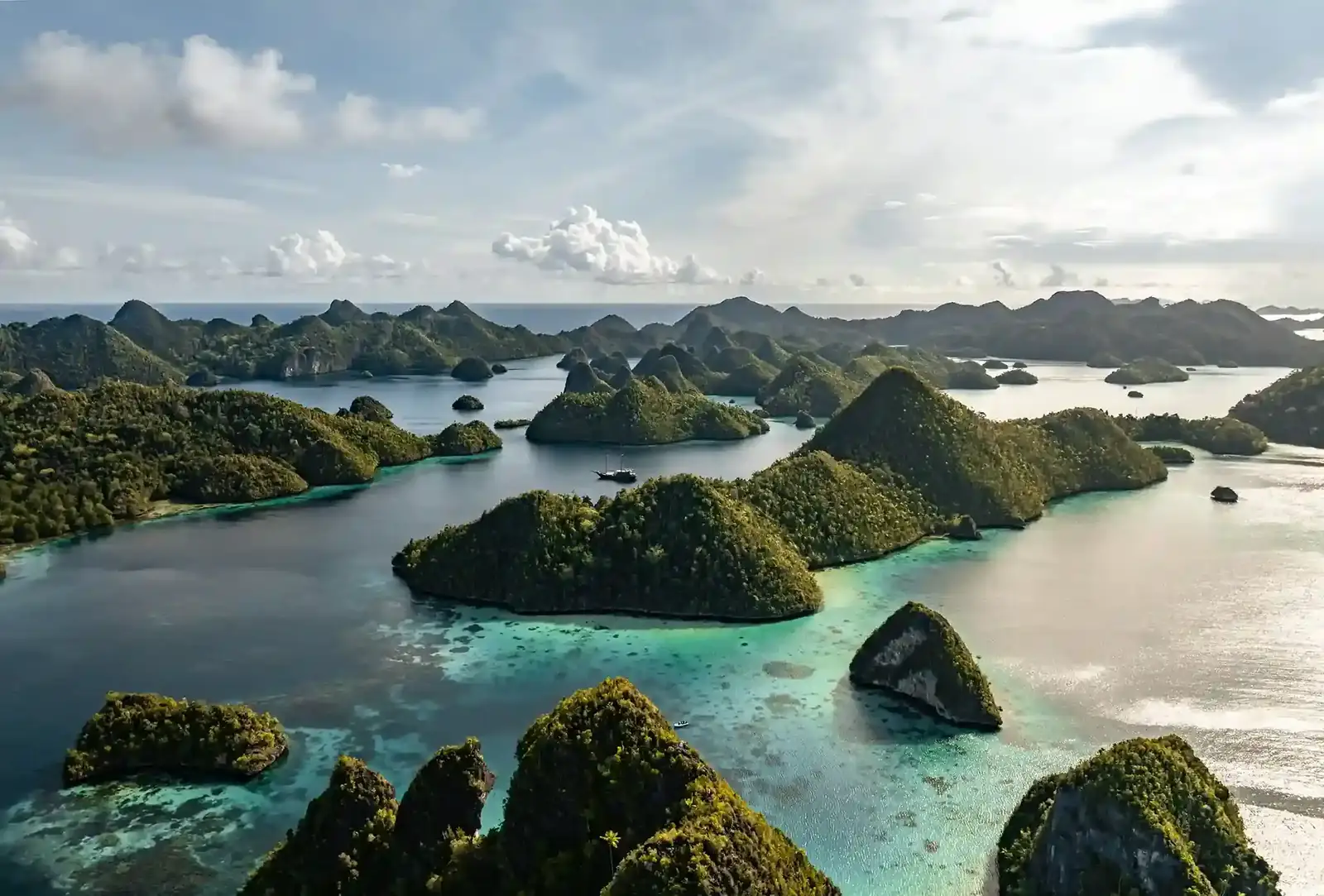 Optimising Your 2027 Raja Ampat Luxury Yacht Charter: Key Considerations for a Bespoke Expedition