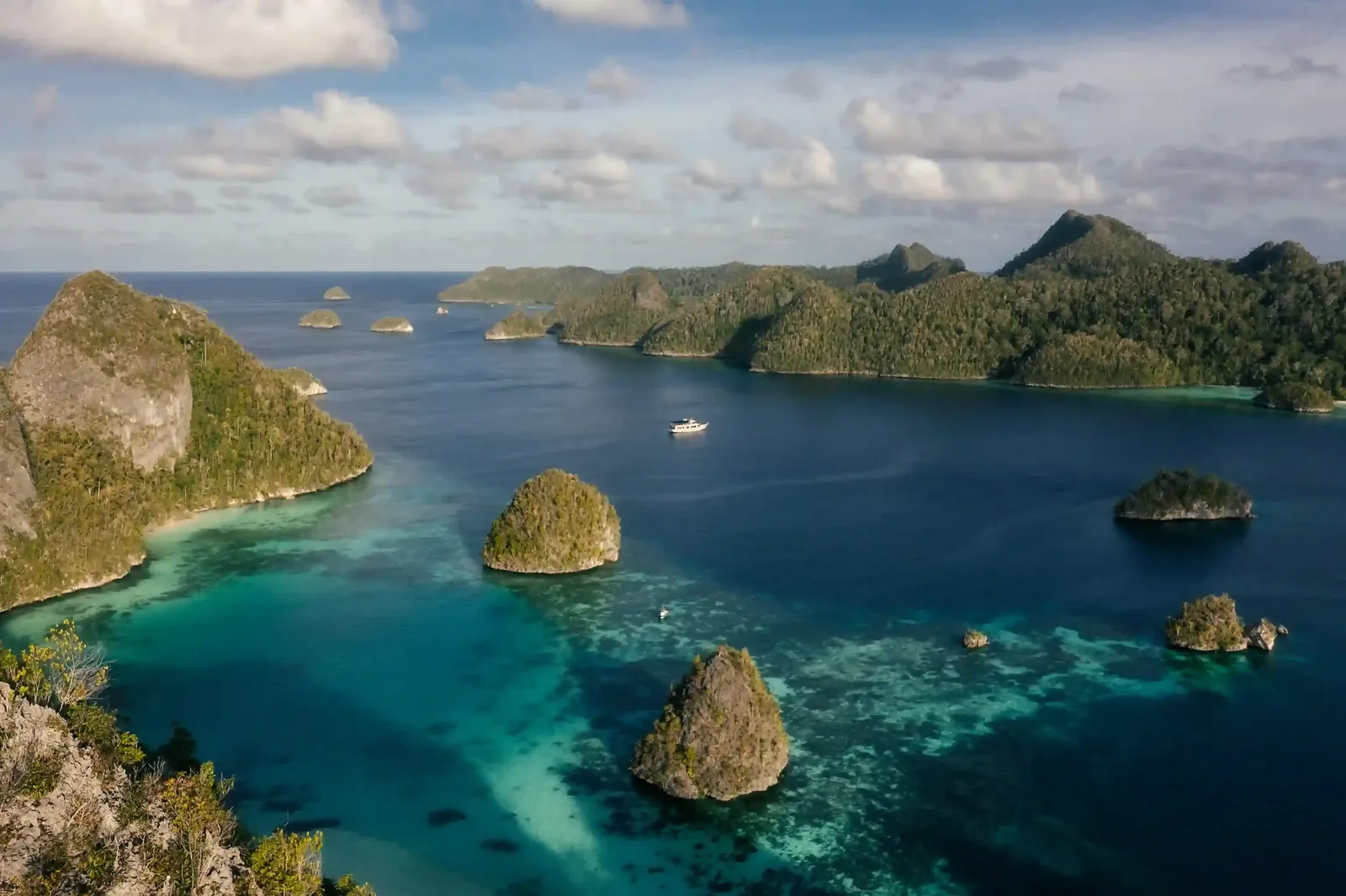 Raja Ampat Luxury Yacht Charters: Anticipating the 2027 Eco-Travel Evolution